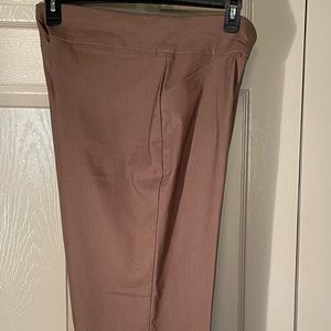 ALFRED DUNNER PULL-On PANT. SIZE 16, 27”long. NWOT